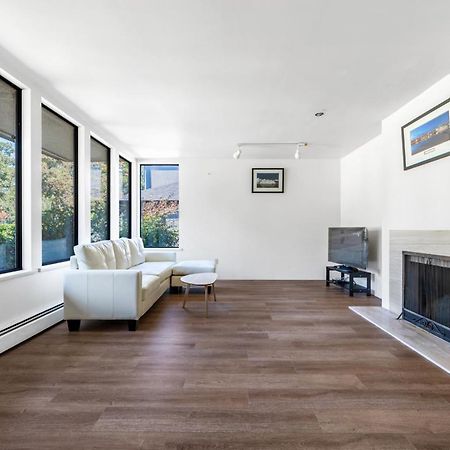 Sunny 1-Bedroom Private Rooms In Charming Vancouver Exterior foto